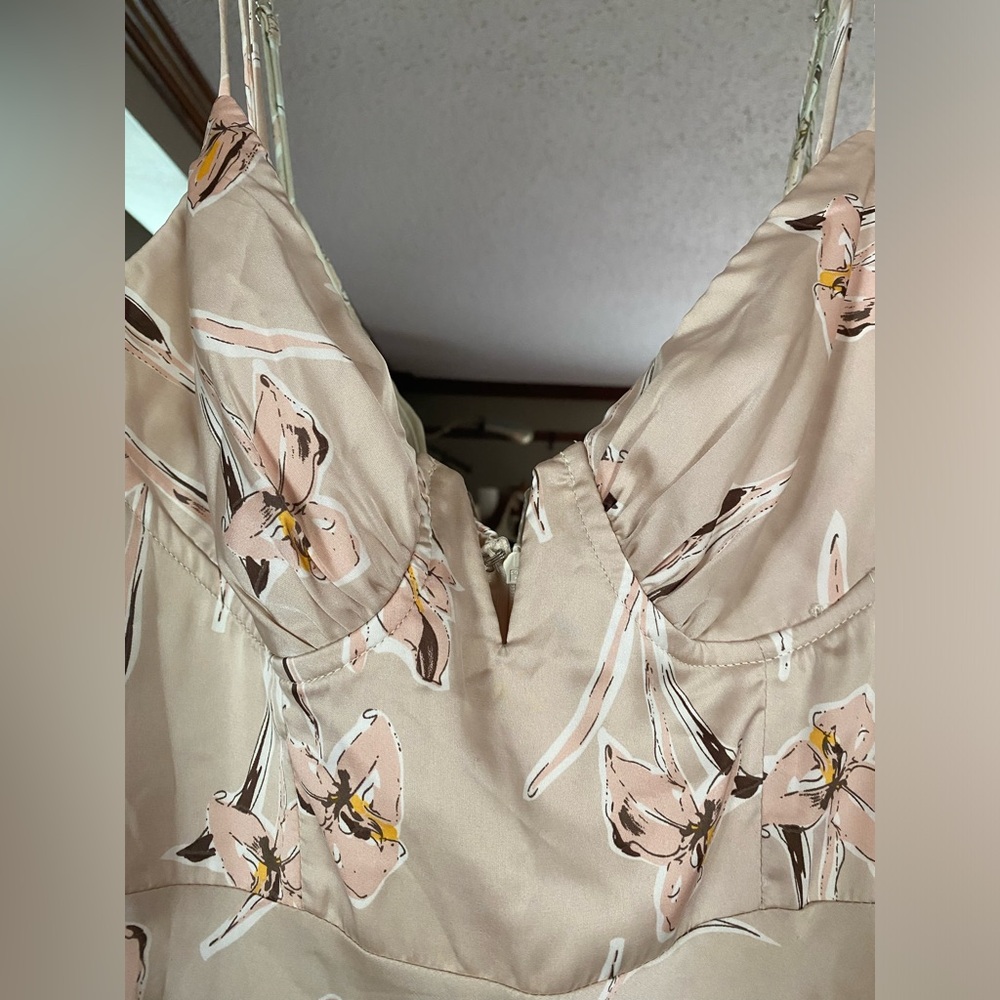Selfie Leslie Lake Como Fitted Bodice Cami Strap Midi Dress Orchid Print Beige - Picture 4 of 9